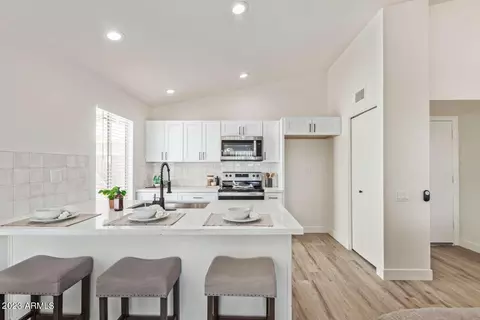 4510 E Vineyard Rd, Phoenix, AZ 85042 photo 8