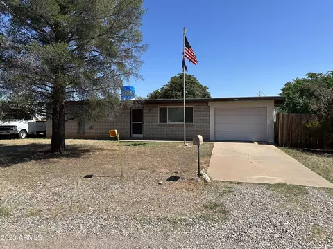 19 E Hawthorne St, Huachuca City, AZ 85616