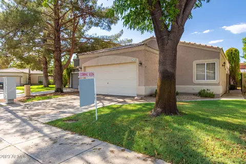 1543 E Beacon Dr, Gilbert, AZ 85234 photo 2