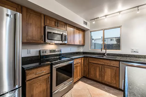 6945 E Osborn Rd #C, Scottsdale, AZ 85251