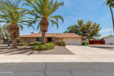 10101 W Caron Dr W, Sun City, AZ 85351