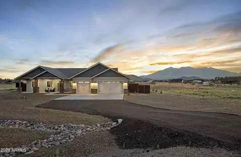 9784 Girard Rd, Flagstaff, AZ 86004