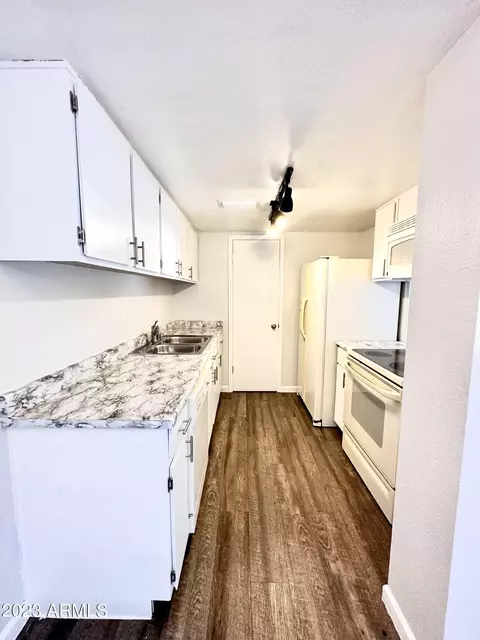 1012 E Diamond Dr, Tempe, AZ 85283 photo 5