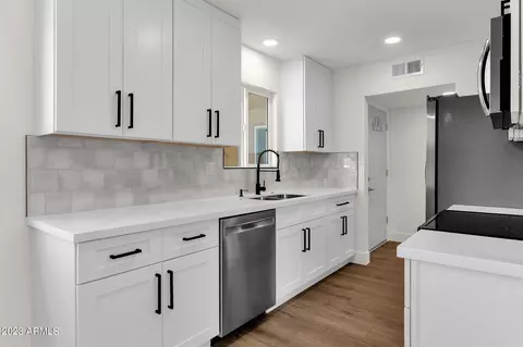 13709 N 98th Ave #E, Sun City, AZ 85351