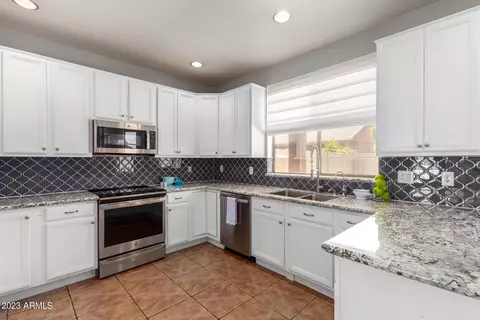 875 W Laurel Ave, Gilbert, AZ 85233 photo 2