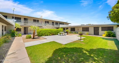 2326 E Pinchot Ave, Phoenix, AZ 85016