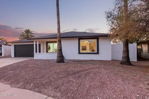 2208 E Paradise Dr, Phoenix, AZ 85028 photo 2