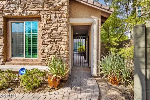 3620 E Abraham Ln, Phoenix, AZ 85050 photo 2