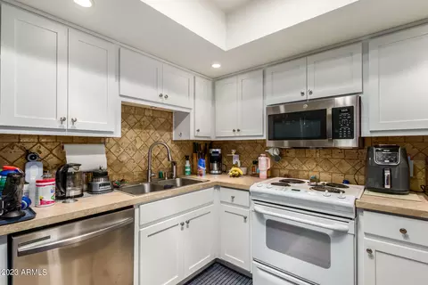 5251 N 18th Dr, Phoenix, AZ 85015 photo 8