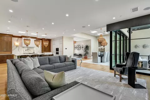 5648 N Scottsdale Rd, Paradise Valley, AZ 85253