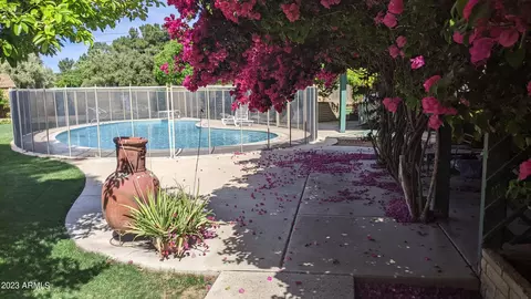 4202 N 55th Pl, Phoenix, AZ 85018 photo 9