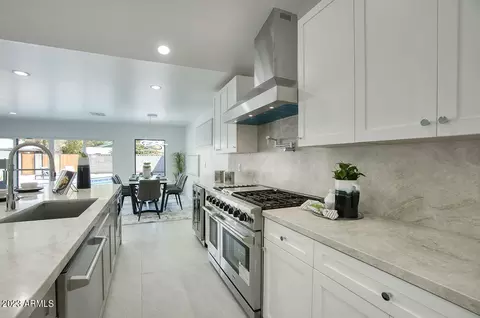 Kitchen - 2508 E Montecito Ave, Phoenix, AZ 85016 photo 5 of 6