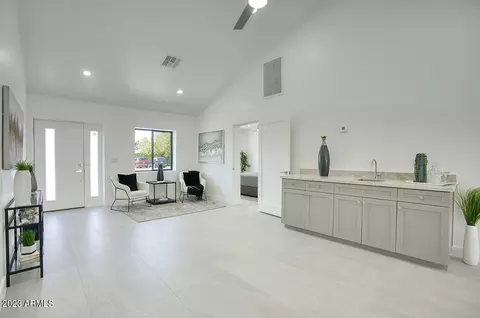 Living - 2508 E Montecito Ave, Phoenix, AZ 85016 photo 1 of 5