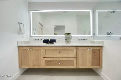 Bath - 2508 E Montecito Ave, Phoenix, AZ 85016 photo 1 of 6