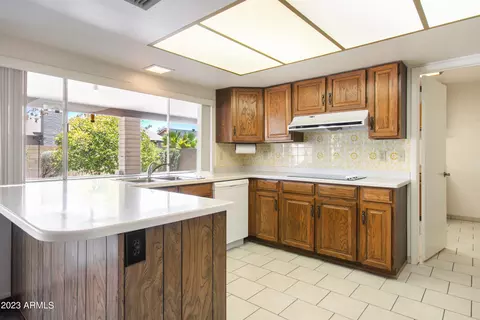 14029 N 39th Dr, Phoenix, AZ 85053 photo 2