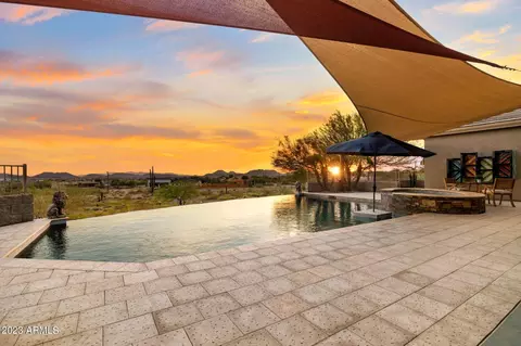 527 W Briles Rd, Phoenix, AZ 85085
