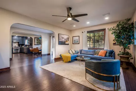 1302 W Heatherbrae Dr, Phoenix, AZ 85013