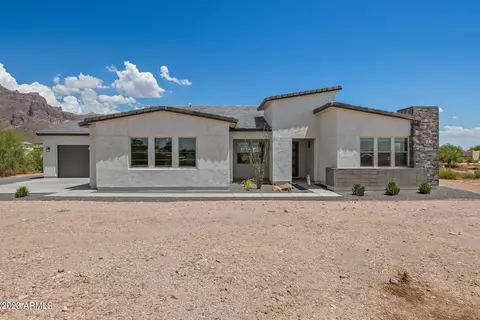 577 N Moon Rd, Apache Junction, AZ 85119