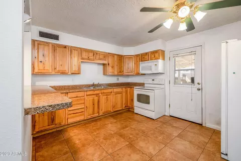 10502 E Boulder Dr, Apache Junction, AZ 85120 photo 2