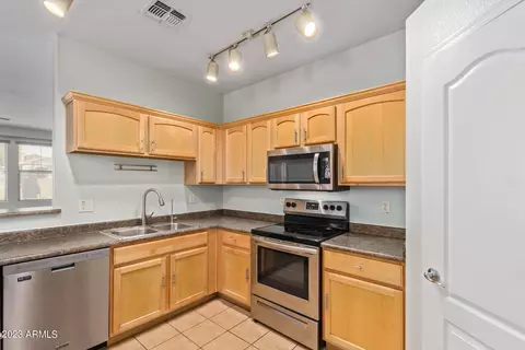 4359 E Selena Dr, Phoenix, AZ 85050 photo 8