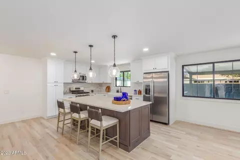 1009 E Watson Dr, Tempe, AZ 85283 photo 2