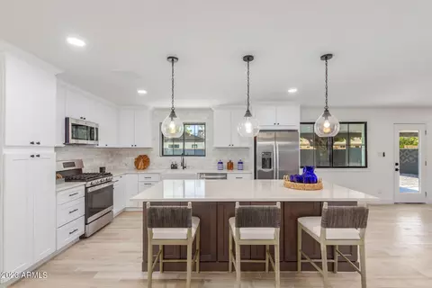 1009 E Watson Dr, Tempe, AZ 85283