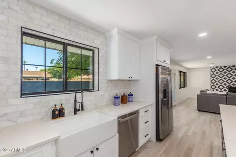 1009 E Watson Dr, Tempe, AZ 85283 photo 4