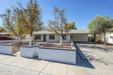 8917 W Heatherbrae Dr, Phoenix, AZ 85037 photo 2