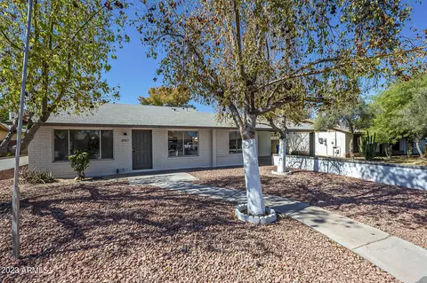 8917 W Heatherbrae Dr, Phoenix, AZ 85037 photo 4