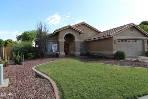 7234 W Crest Ln, Glendale, AZ 85310
