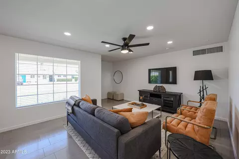 901 E Berridge Ln, Phoenix, AZ 85014 photo 12