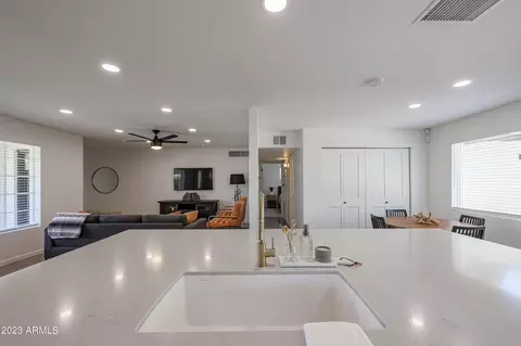 901 E Berridge Ln, Phoenix, AZ 85014 photo 20