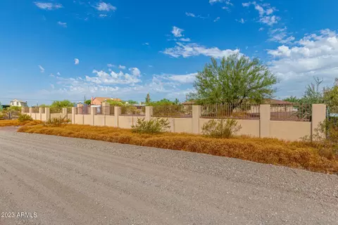 48802 N 25th Ave, New River, AZ 85087