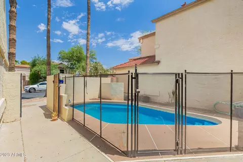 433 E Taro Ln, Phoenix, AZ 85024 photo 4