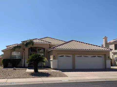 6747 W Crest Ln, Glendale, AZ 85310