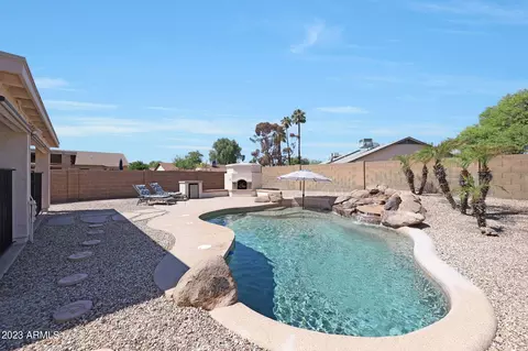 82 N Pineview Dr, Chandler, AZ 85226