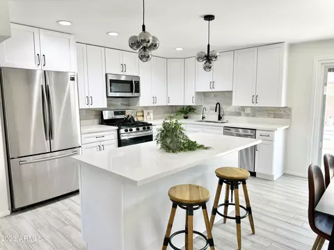 3819 E Ludlow Dr, Phoenix, AZ 85032