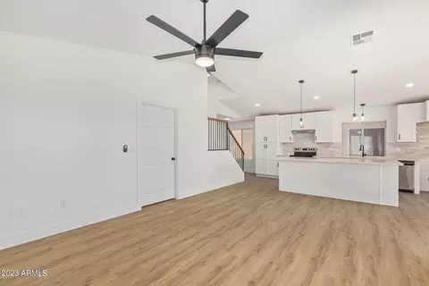 1523 E South Fork Dr, Phoenix, AZ 85048