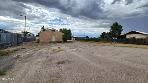 380 N Curtis Ave, Willcox, AZ 85643 photo 2