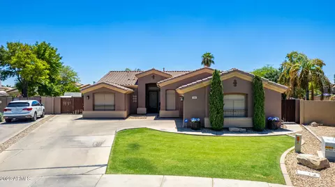 556 S Lemon Ct, Gilbert, AZ 85296 photo 3
