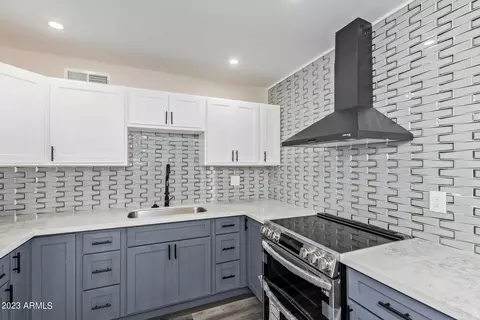 2016 N 45th Dr, Phoenix, AZ 85035 photo 14