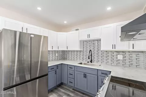 2016 N 45th Dr, Phoenix, AZ 85035 photo 13