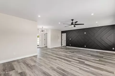 2016 N 45th Dr, Phoenix, AZ 85035 photo 9