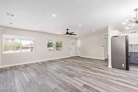 2016 N 45th Dr, Phoenix, AZ 85035 photo 7