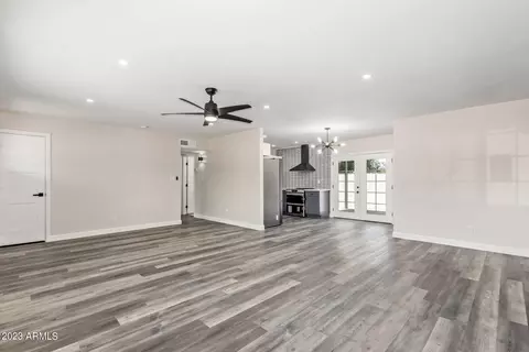 2016 N 45th Dr, Phoenix, AZ 85035 photo 8