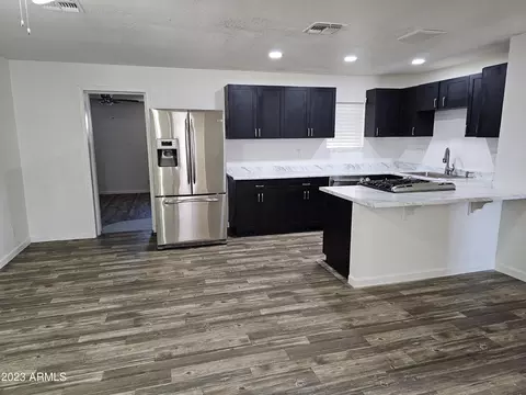 310 W Desert Dr, Phoenix, AZ 85041 photo 6