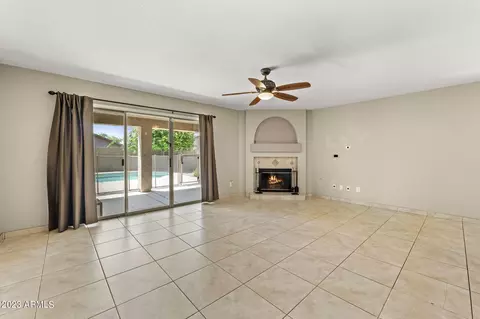 4341 E Abraham Ln, Phoenix, AZ 85050 photo 9