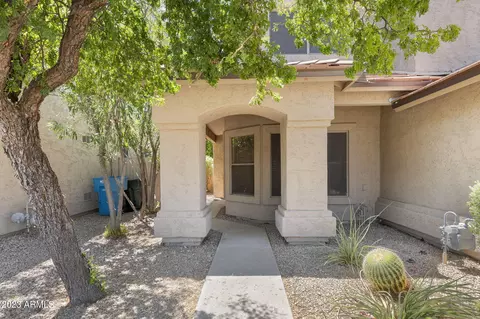 4341 E Abraham Ln, Phoenix, AZ 85050 photo 2