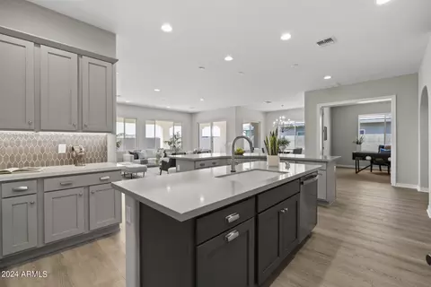 Kitchen - 2113 W Rowel Rd, Phoenix, AZ 85085 photo 8 of 9