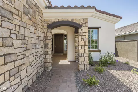 Exterior - 2113 W Rowel Rd, Phoenix, AZ 85085 photo 4 of 8